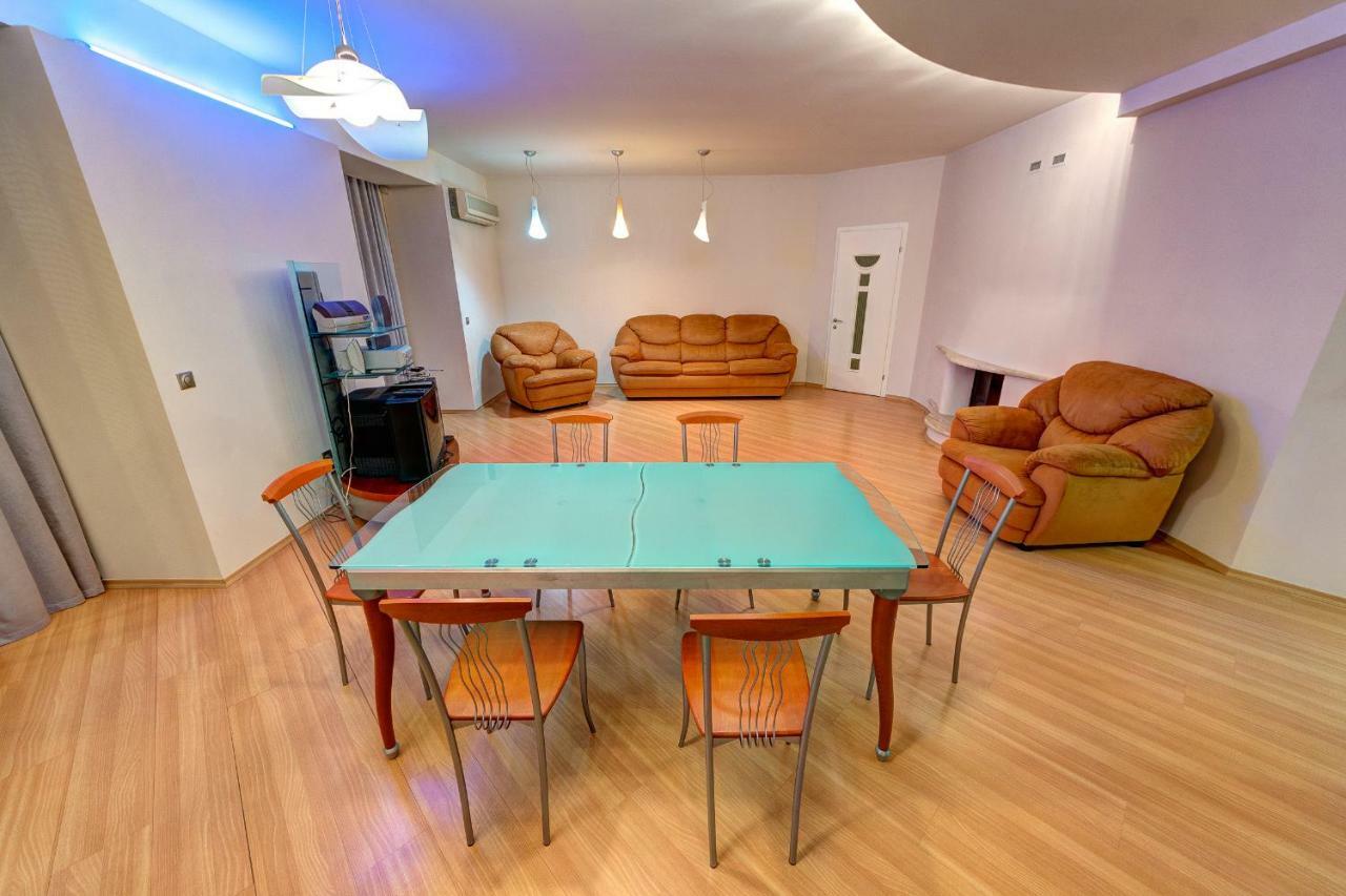 One-Bedroom Apartment,791405529:JPEG